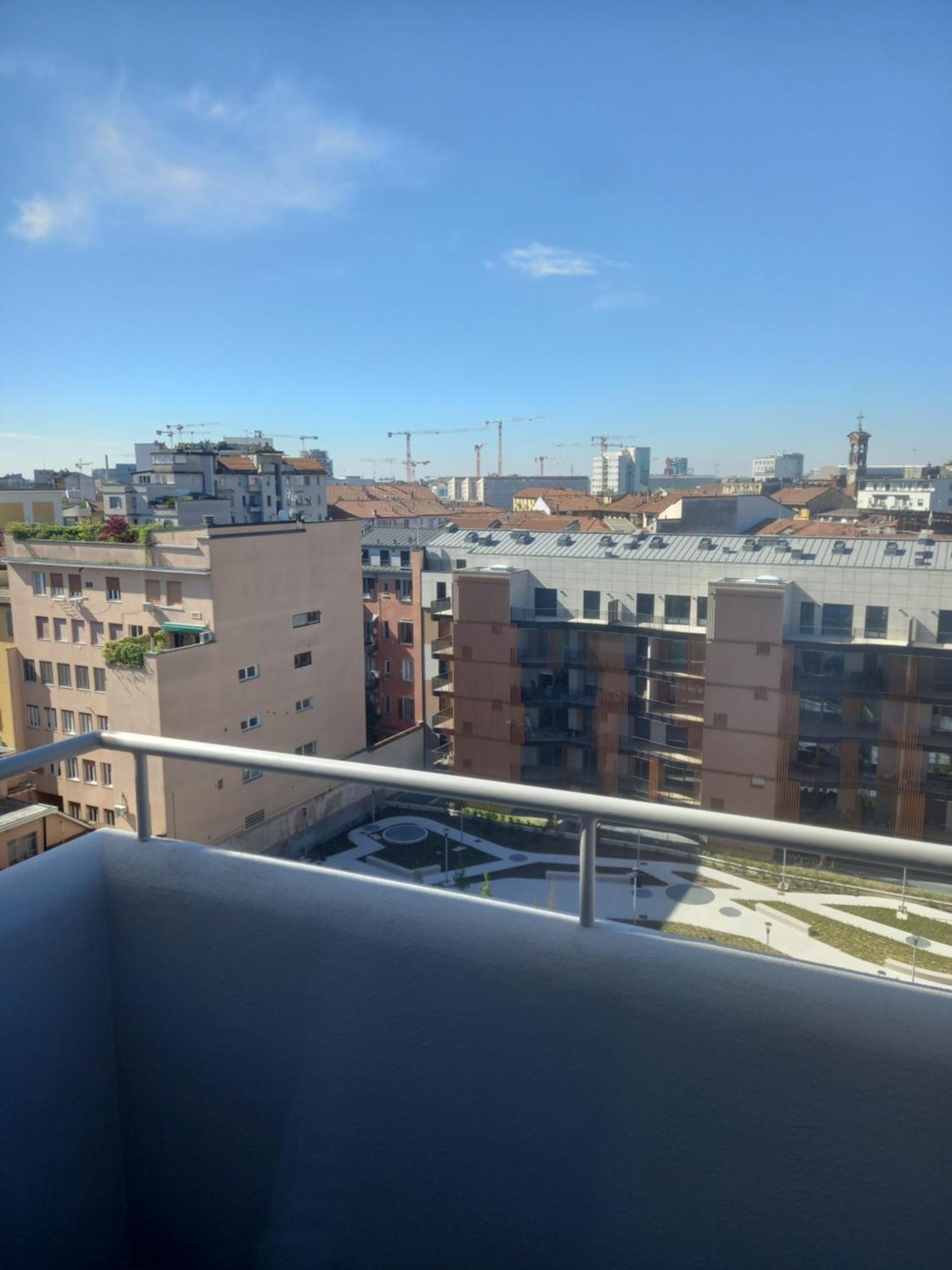 - Porta Romana Newly 2 Bedrooms With 2 Bathrooms Subway Metro 3 Stops To Duomo Apartment