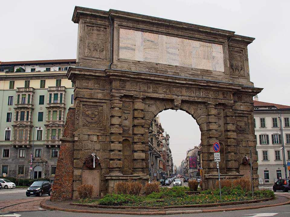 - Porta Romana Newly 2 Bedrooms With 2 Bathrooms Subway Metro 3 Stops To Duomo