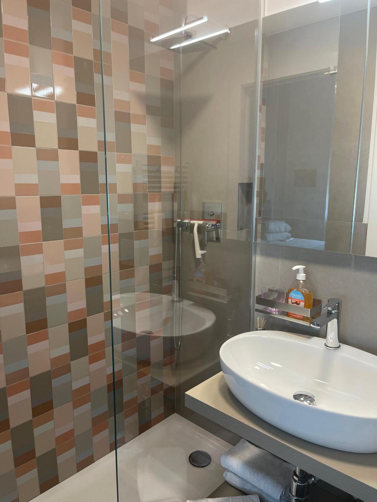 Apartment - Porta Romana Newly 2 Bedrooms With 2 Bathrooms Subway Metro 3 Stops To Duomo